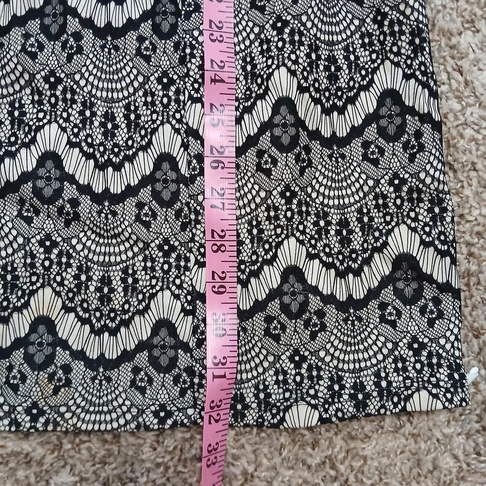 Cream and‎ black lace pencil dress, size small - Picture 7 of 7